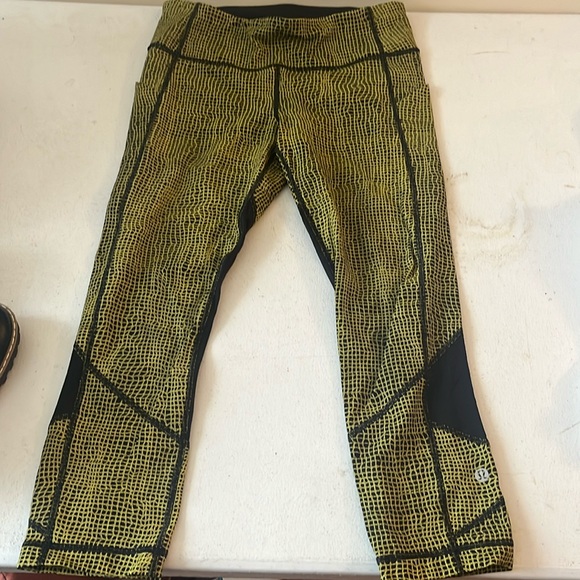 lululemon athletica Pants - Lululemon crop size 6